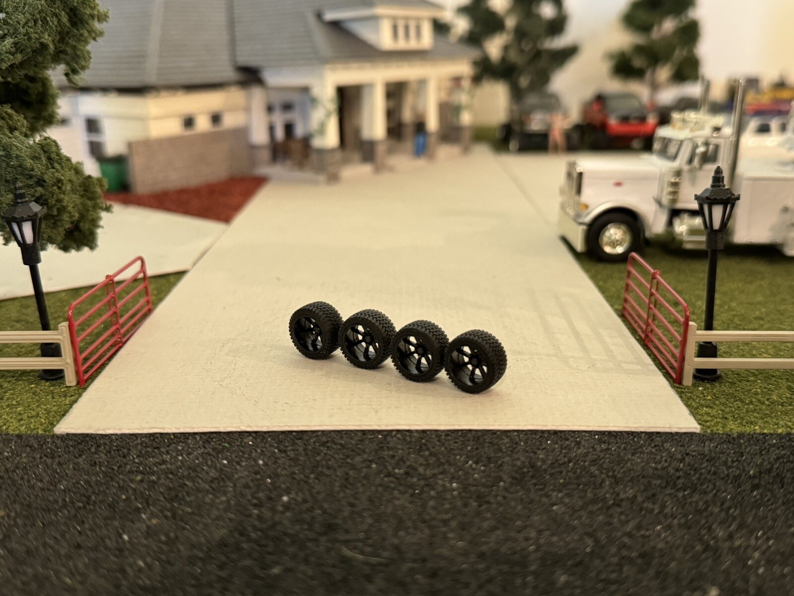 Camion Rialzato 1/64 Personalizzato - Stampa 3D, Ruote Cromate Singole, Tema Fattoria/ranch