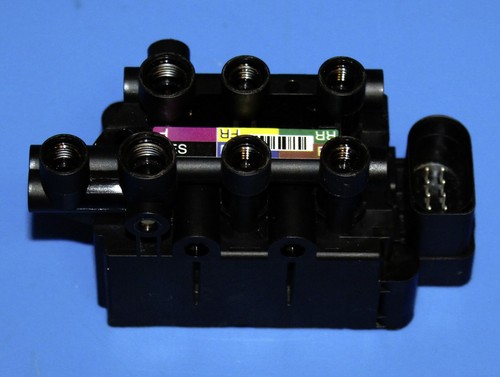 Tesla 1027919-00-B Model S 2016 Air Suspension Main Solenoid Valve Block - Picture 3 of 12