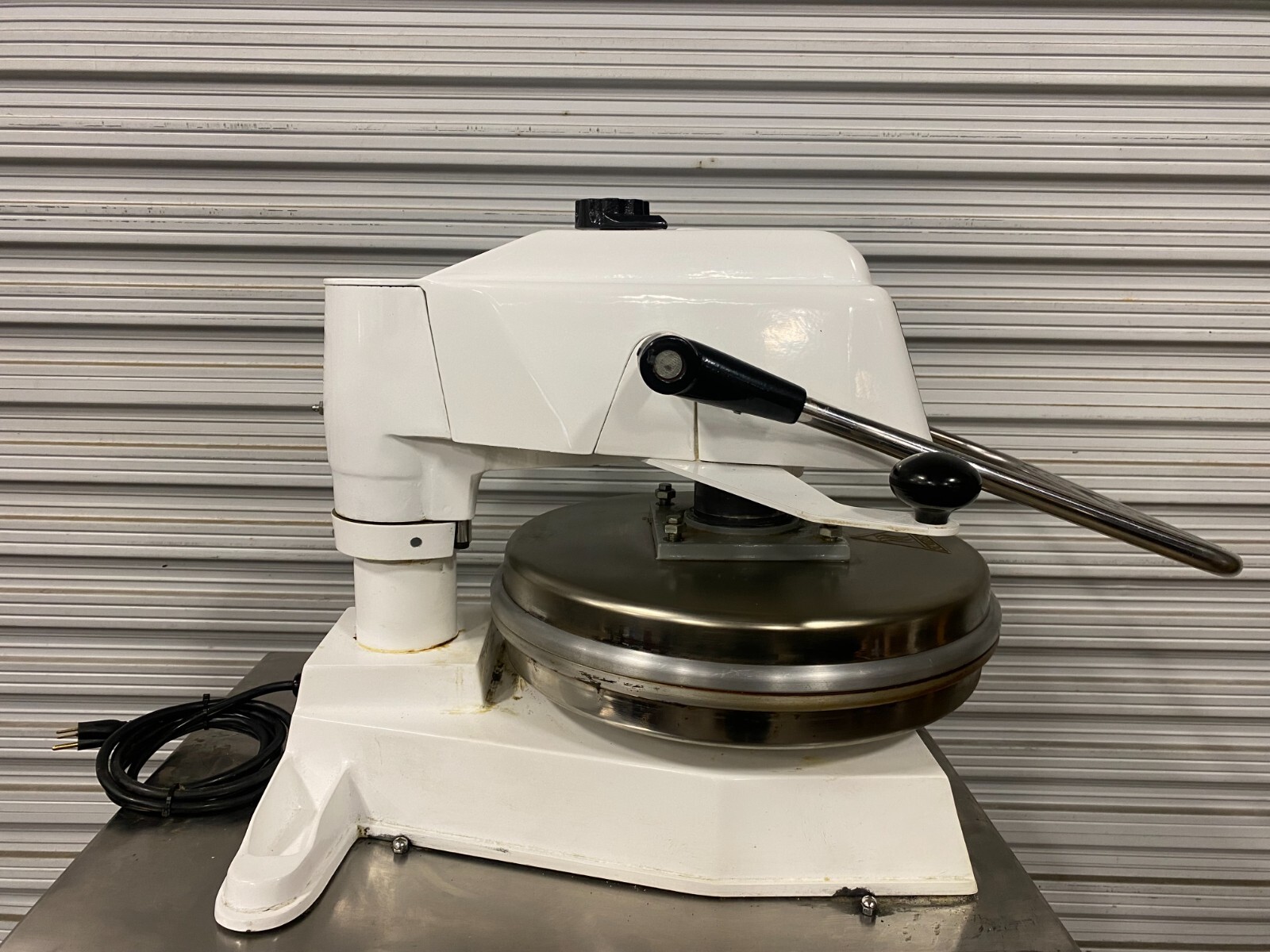 Doughpro Proluxe DP2000B 18" Endurance X2 Manual Pizza Or Tortilla Dough Press