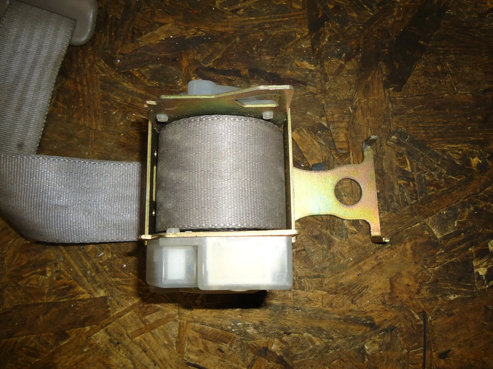 Toyota Avalon 1997 cinturón de seguridad trasero derecho Foto 4 de 4