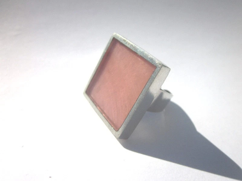 Toller Ring mit "Rose" quadrat Capiz Muschel in Harz v Culture Mix - Bild 1 von 1