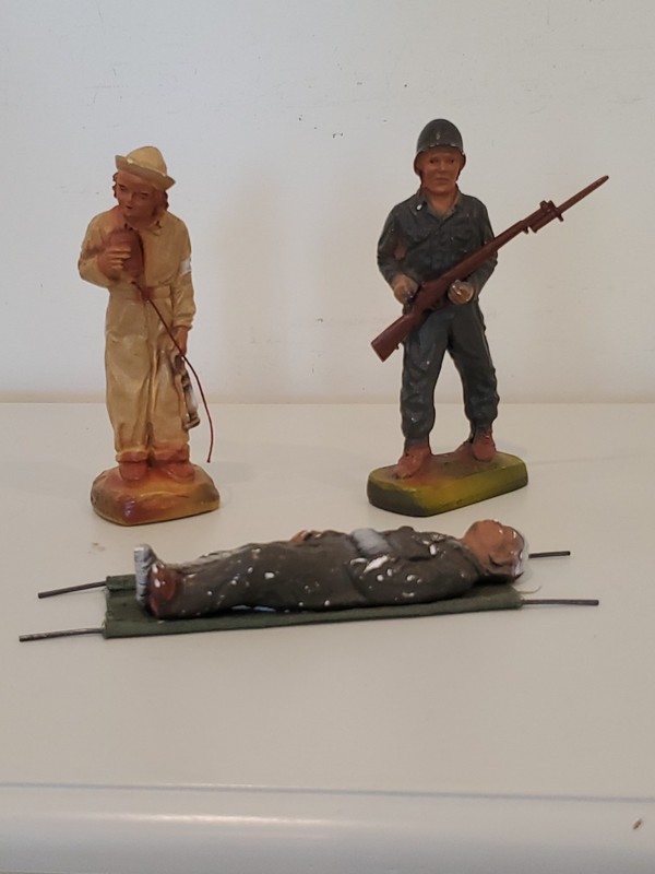 TOY SOLDIERS JW MILLER VINTAGE DIMESTORE CHALKWARE NURSE WOUNDED SOLDIER & RIFLE