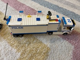 Lego city town 60044 Mobile Police Unit & 60128 Police Pursuit Complete Builds