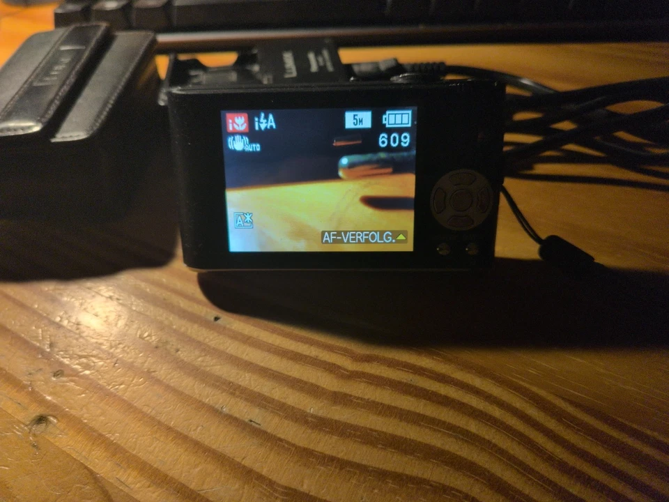 Panasonic LUMIX DMC-FX60 12.1MP Digitalkamera - Schwarz mit Etui, Foto 2 von 3
