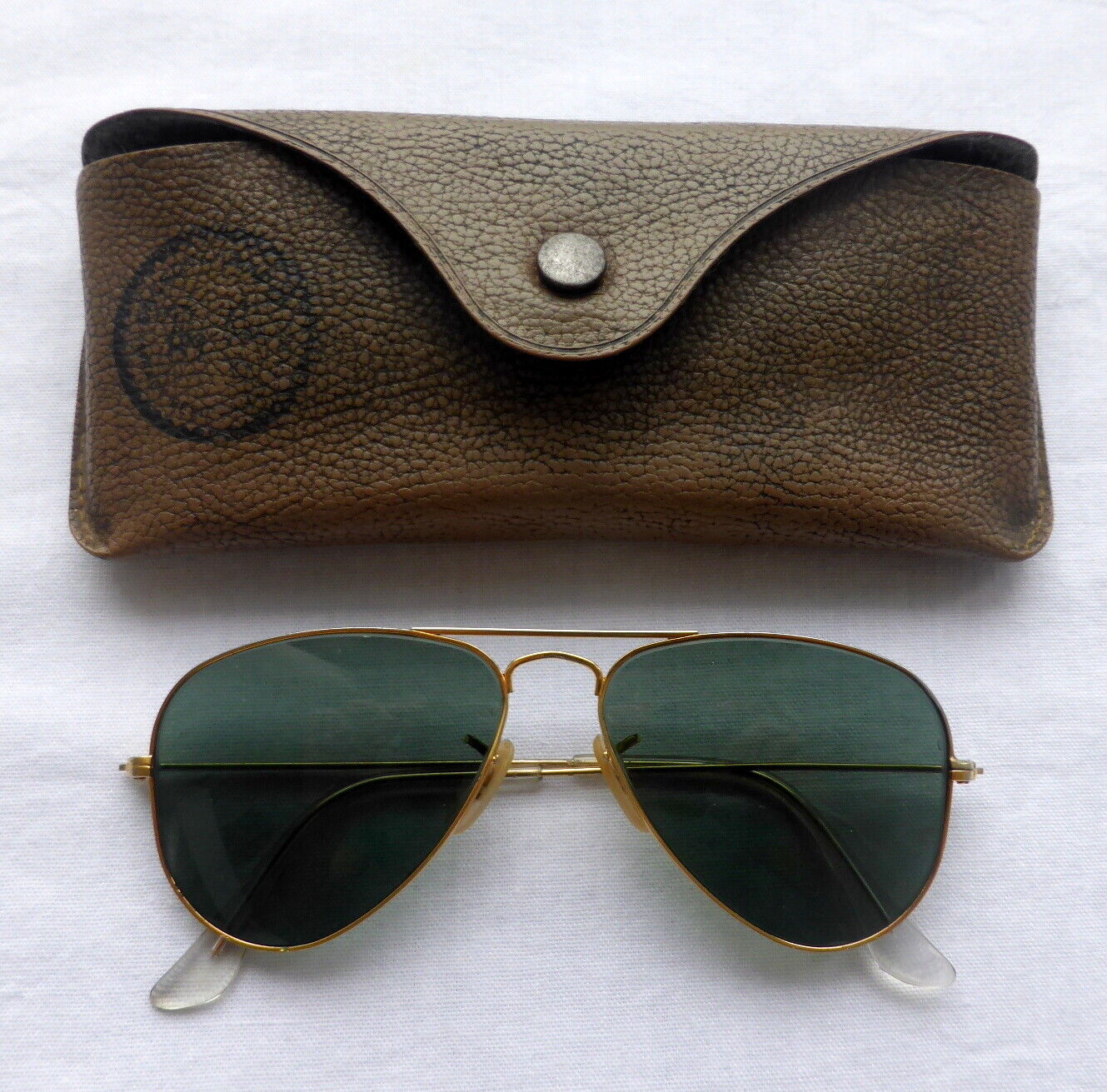 Vintage B&L RAY BAN aviator 52-14 sunglasses with case