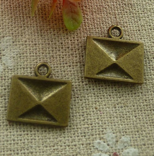 Envío gratuito 140 piezas Sobre antiguo de bronce dijes 15X14mm L-2128 - Imagen 4 de 4