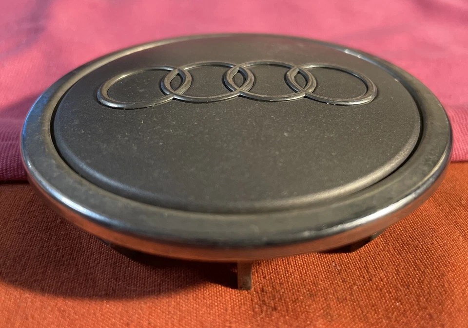 Tapacubos centrales Audi A3 A4 A5 A6 A7 A8 S7 S5 RS7 S7 S8 Q3 Q5 Q7 4B0 601 170 A 1 Foto 3 de 4