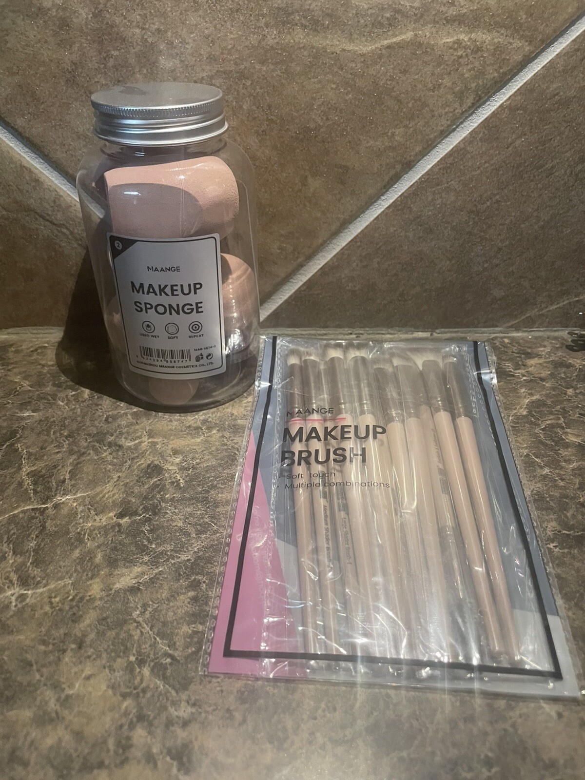 MAANGE makeup brush and makeup sponge  set