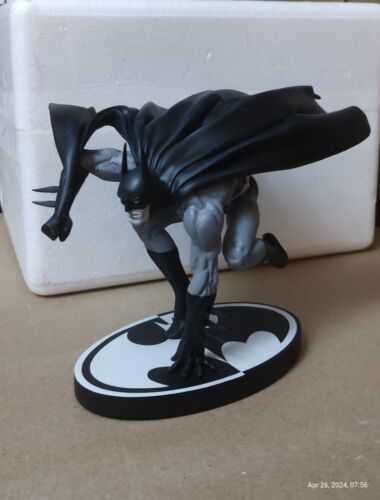 2006 DC Direct Batman: Black & White (Statue Mint/Box Damaged) Ltd Ed #545/3800 - Picture 1 of 7