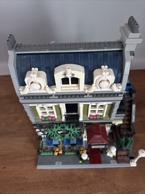 LEGO Creator Expert Parisian Restaurant 10243 Modular Buildings Set Minifigures