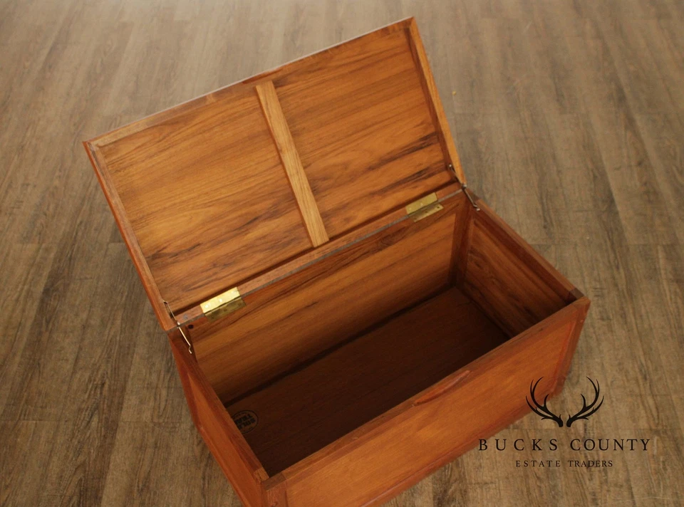 Manta cofre de teca estilo moderno danés N'Yu Foto 4 de 4