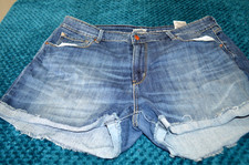 Womens size 18 Levis Signature High Rise Jean shorts