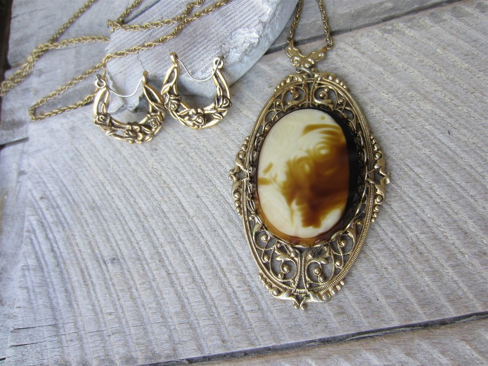 Hoop Cream Vintage 1928 Brand Agate Glass Pendant Necklace Pierced Hoop EARRINGS ...