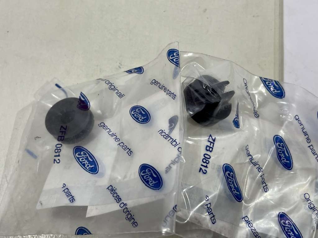 MANIGLIA APRIPORTA GUAINA esterna Manopola-Maniglia interno Dx ANT per Outlander EUR 38,00 MANIGLIA APRIPORTA GUAINA esterna Manopola-Maniglia interno Dx ANT per Outlander EUR 38,00