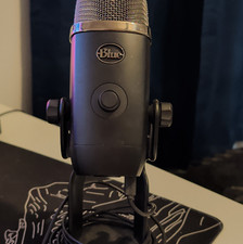 Blue Yeti Model: A00104 USB Wired Multi-Pattern Condenser Mic Black