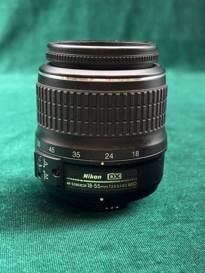Objectif Nikon AF-S DX Zoom-Nikkor 18-55 mm f/3,5-5,6 G ED II pour pièces - Photo 1/4