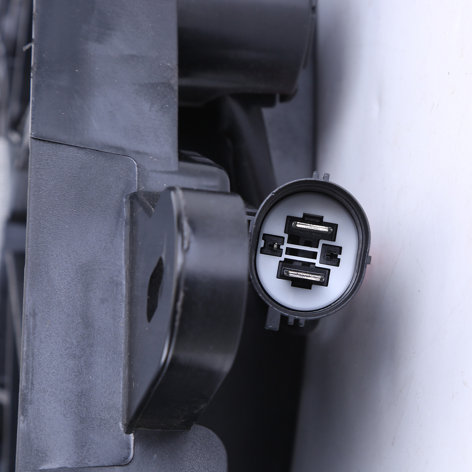 Radiator & Condenser Fan Assembly w/ Brushless Motor For Dodge Challenger 6.2L