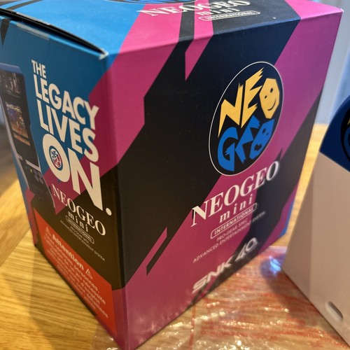 NEO GEO MINI SNK 40th ANNIVERSARY CONSOLE with OFFICIAL X PAD ALL BOXED 40 GAMES - Picture 9 of 24
