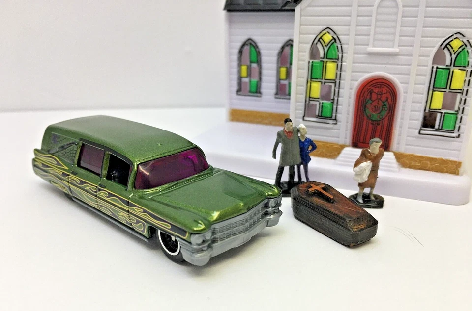 MATCHBOX Green Metallic 63 Cadillac Hearse, Coffin & Mourners,Diorama,Man Cave!! - Image 2 of 4