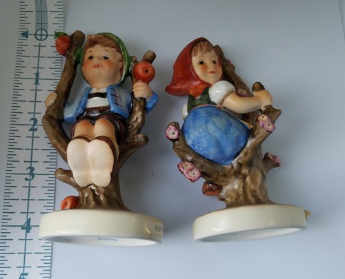 Vintage Hummel Apple Tree Girl #147/3/0 & Apple Tree Boy #142/3/0 SET 4,25" alto - Foto 12 di 12