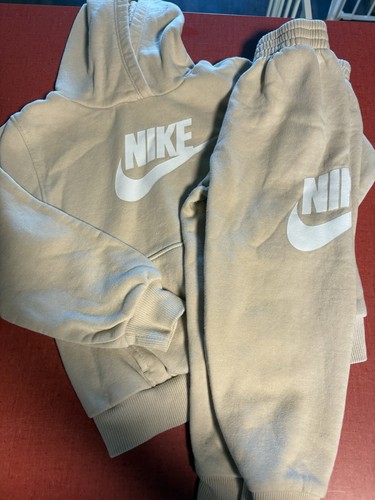Nike Toddler Fleece Jogger Set | Size 4T  | Beige/Cream | Good Used Condition