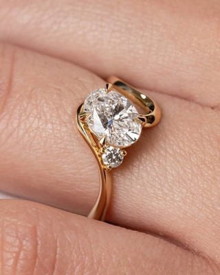 sublime 1.05ct Oval Cut lab grown diamond could be yours Solid 18K Yellow Gold