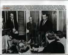 1968 Press Photo John Ray Assistant Coach answers News Confrence Questions