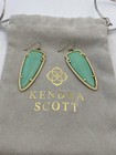 Pendientes Kendra Scott Skylar punta de flecha colgantes perforados verde azulado con montaje color dorado