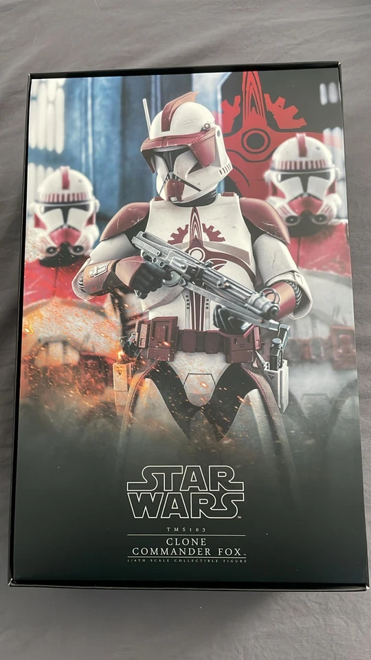 Figura Hot Toys Star Wars Clone Commander Fox escala 1:6 The Clone Wars TMS103 Foto 2 de 4