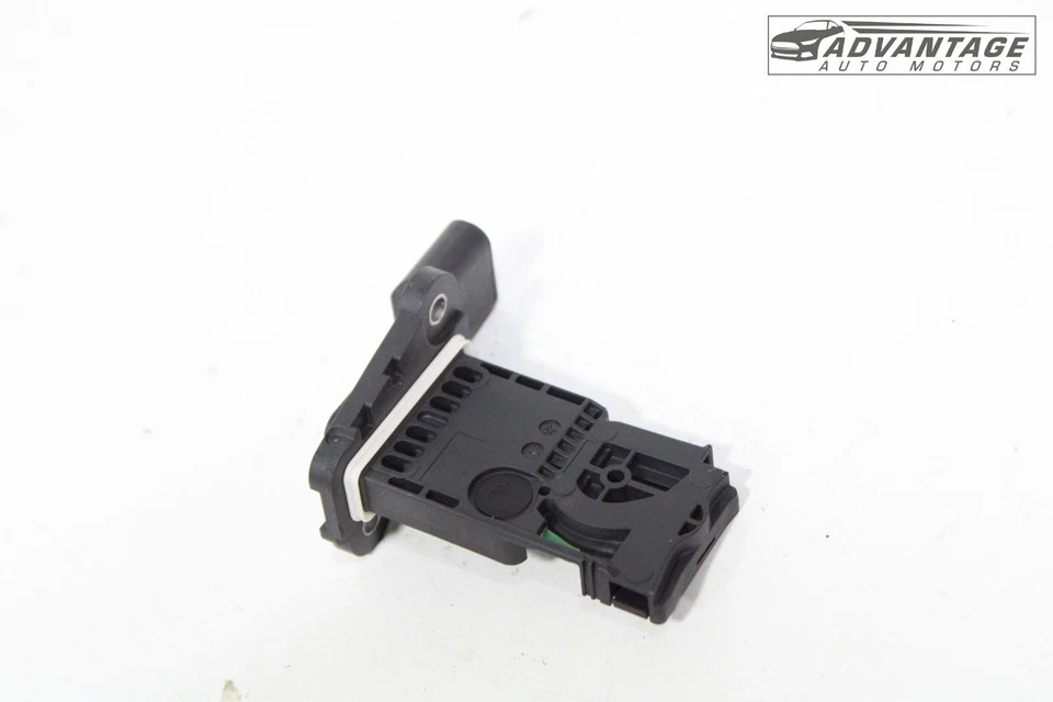 2020-2025 GMC SIERRA 2500 HD CREW CAB 6.6L V8 MASS AIR FLOW METER SENSOR OEM - Image 2 of 4