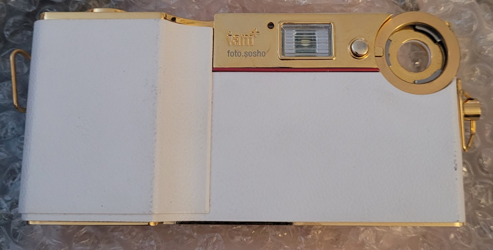 i.am+ foto.sosho V.4 iPhone Case and Camera Accessory, missing lens