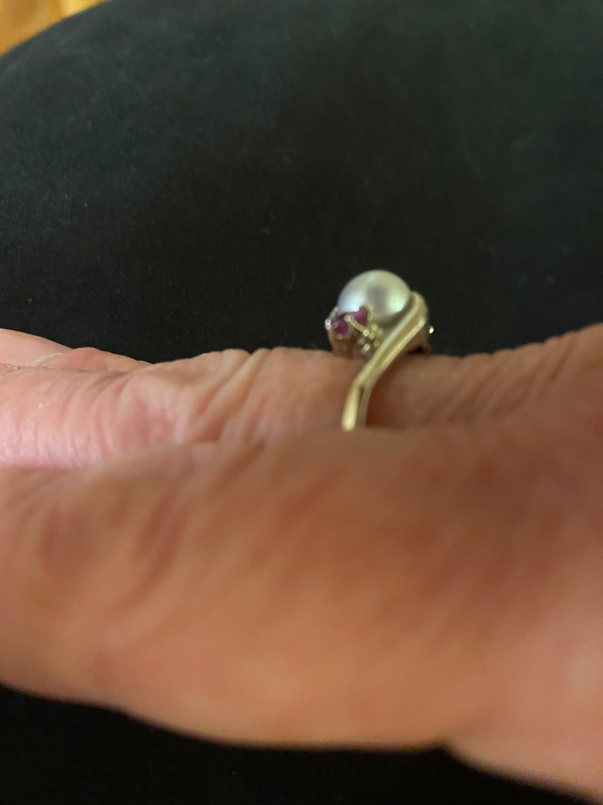 14K Solid White Gold pearl and ruby ring, size 10 - image 2