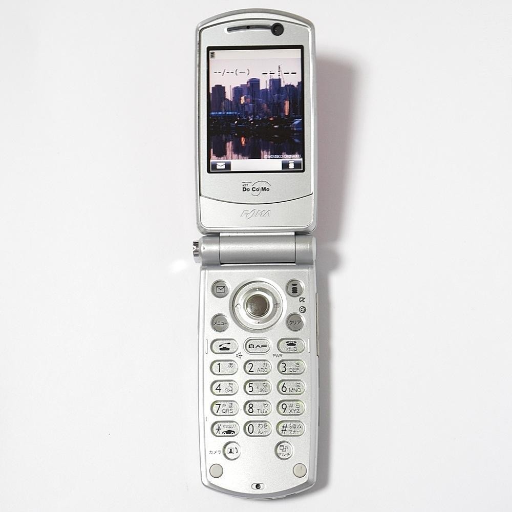 docomo P900i silver FOMA Japanese Flip Phone Keitai Cell phone JP