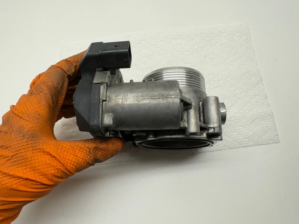 Cuerpo de acelerador barato para BMW 550i 2011-2016 BMW 650i 2012-2018 BMW M5 2013-2016 Foto 4 de 4