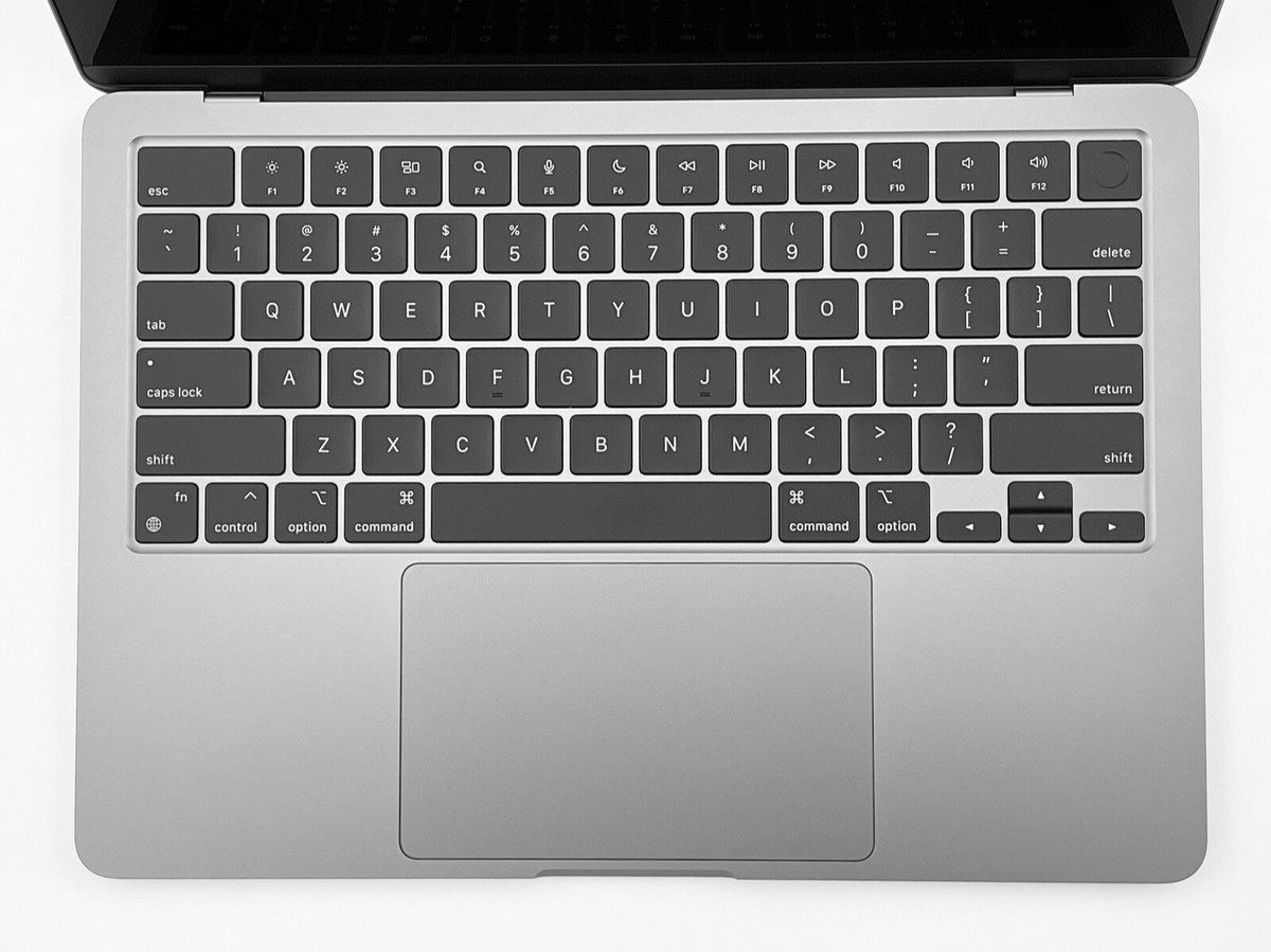 2022 Apple MacBook Air 13-inch M2 Chip 8GB RAM 512GB SSD