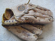 Vintage 1970s Wilson Jim Catfish Hunter Leather Baseball Glove
