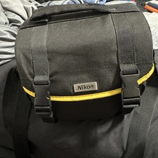 Nikon D5000 12.3 MP Digital SLR Camera w/18-55mm Bundle Case Manual DSLR