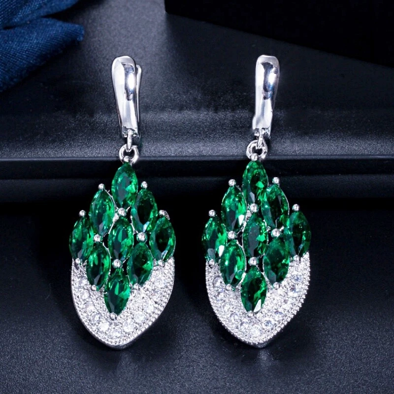 18K White Gold Filled AAA Grade Cubic Zirconia  Eye Shaped Huggie Earrings Foto 4 de 4