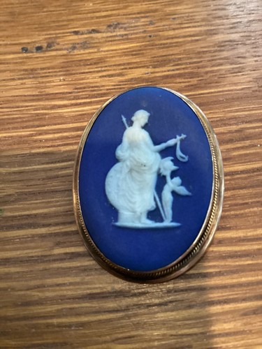 ANTIQUE 9 KT GOLD IMPRESSED WEDGWOOD PIN 1.5 X 1 INCH COBALT BLUE WHITE BACK - 第 1/6 張圖片