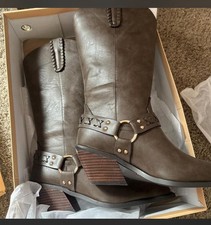 Billini. Boots
