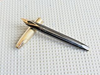BEAUTIFUL BLACK/ GOLD CAP SHEAFFER PFM FOUNTAIN PEN!!
