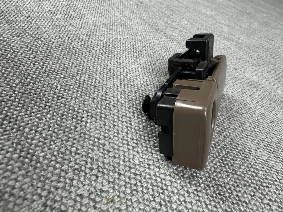 Nissan Máxima 1996-2006 Guantera Marrón Compartimento Manija Pestillo Sin Llave Foto 4 de 4