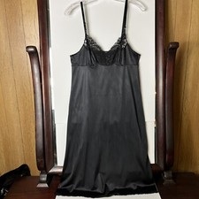 VASSARETTE Black Lace Full Slip Nylon Adjustable Straps Size 36  /26  