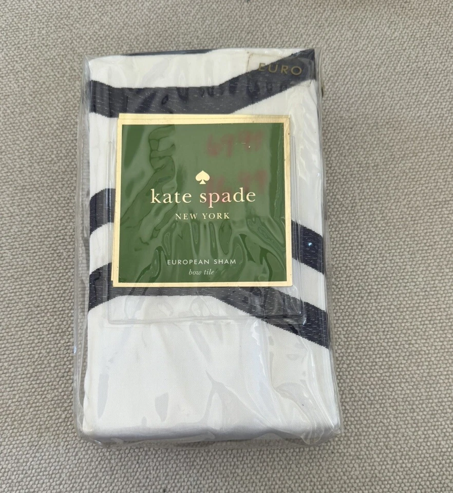 GORGEOUS KATE SPADE EURO SHAM BOW TILE NAVY WHITE  BNIP  NICE 26” X 26” - Imagem 4 de 4