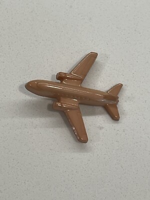 Vintage Button plastic 1 3/8'' beige tan airplane realistic