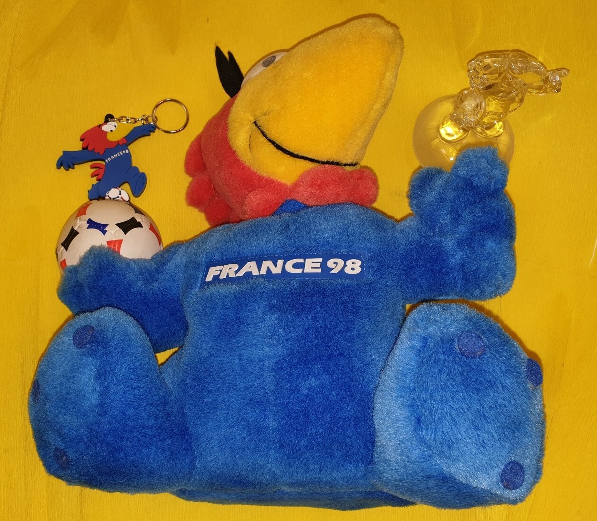WORLD CUP FRANCE 1998 FOOTIX '98 GLASS PLUSH & RUBBER SOCCER