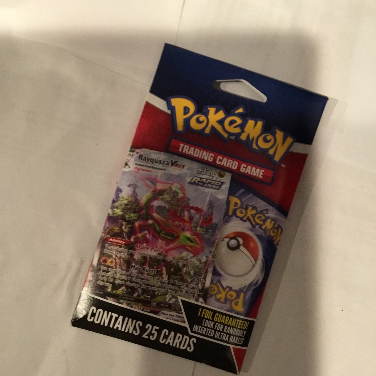NUOVO gioco di carte collezionabili Pokémon attacco rapido Rayquaza VMAX 25 confezioni con foil e rare