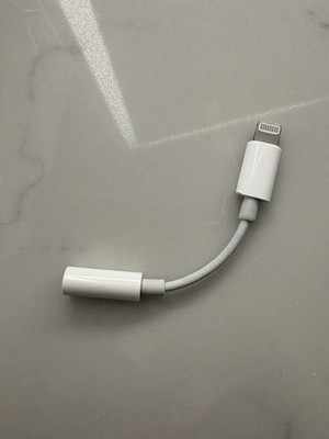 Apple MMX62FE/A Lightning to 3.5mm Headphone Jack Adapter