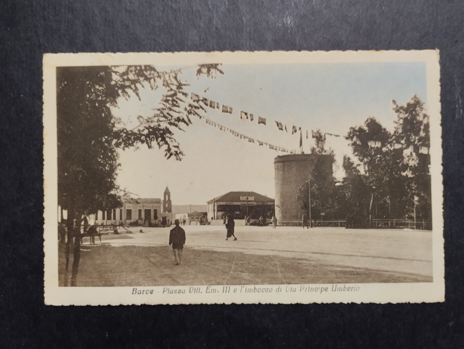 Cartolina Colonie LIBIA Barce Piazza Vittorio Emanuele e Via Umberto W972