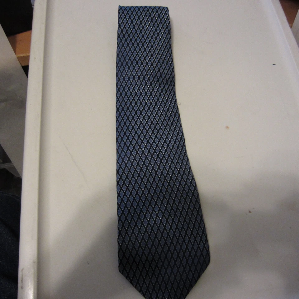 Gravata masculina Insignia by Martin Wong azul preta padrão geométrico seda 58 x 4 - Imagem 4 de 4